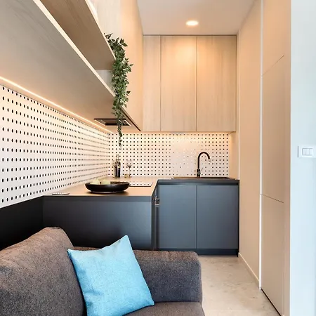 アパート Puntino & Garage プーラ